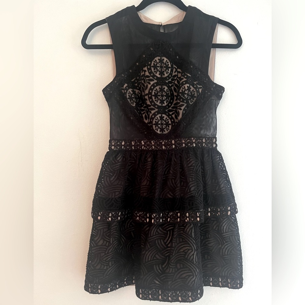 BCBG MaxAzria Joselyn Black
Illusion Lace Cocktail Party Mini Dress
SZ 0 - Picture 3 of 8